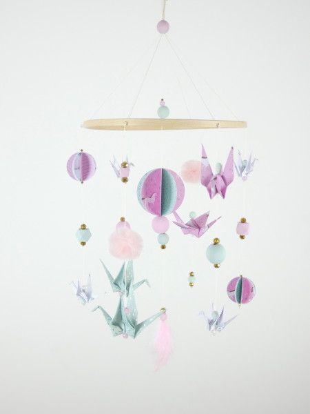 Mobile Bebe Licorne Origamis Et Cercle En Papier Rose Et Vert Eau L Atelier Des Createurs